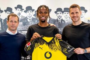 开云官网-官方：多特签下切尔西中场楚克乌梅卡，转会费2500万欧+浮动+转售